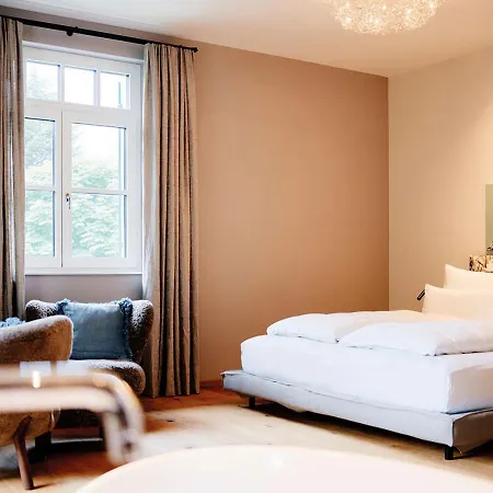 Tauroa Zu Appesbach 4*