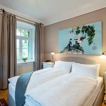 Tauroa Zu Appesbach 4*