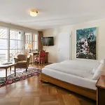 Tauroa Zu Appesbach 4*