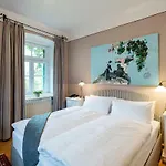 Tauroa Zu Appesbach 4*
