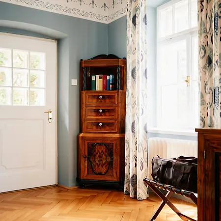 Tauroa Zu Appesbach 4*