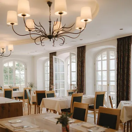 Tauroa Zu Appesbach 4*